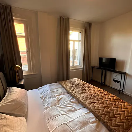 Carl Von Limone Apartment
